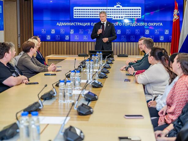 Андрей Иванов поздравил сотрудников комбината «Доброе кафе» с профессиональным праздником Андрей Иванов поздравил сотрудников комбината «Доброе кафе» с профессиональным праздником